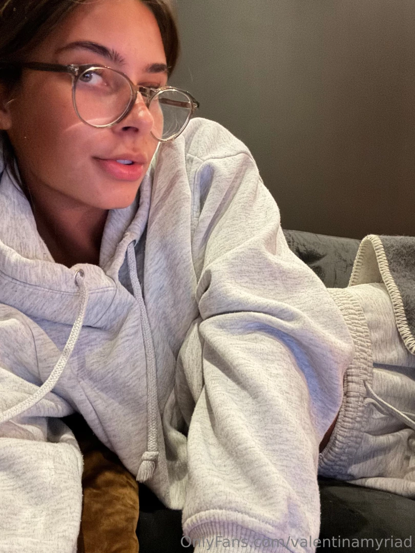 Favorittplassen er sofaen i joggedress uten undert y 