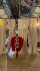 Today i have another photo session do i look like an angel part 1