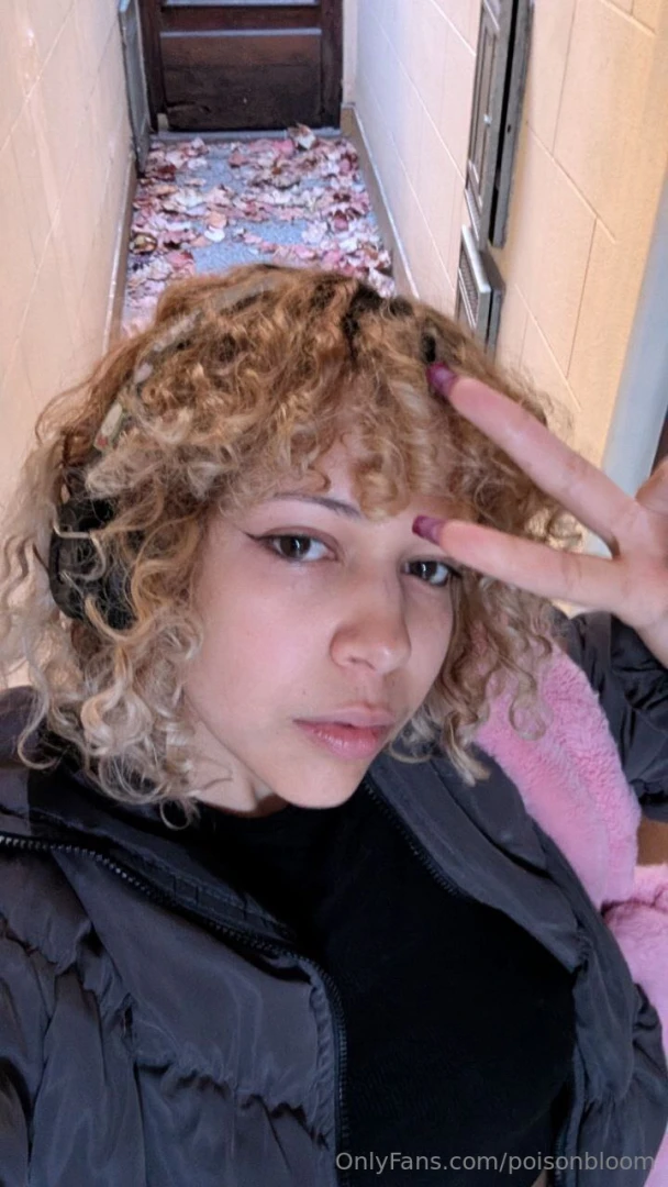 It s friday and i m here to make you fall in love 