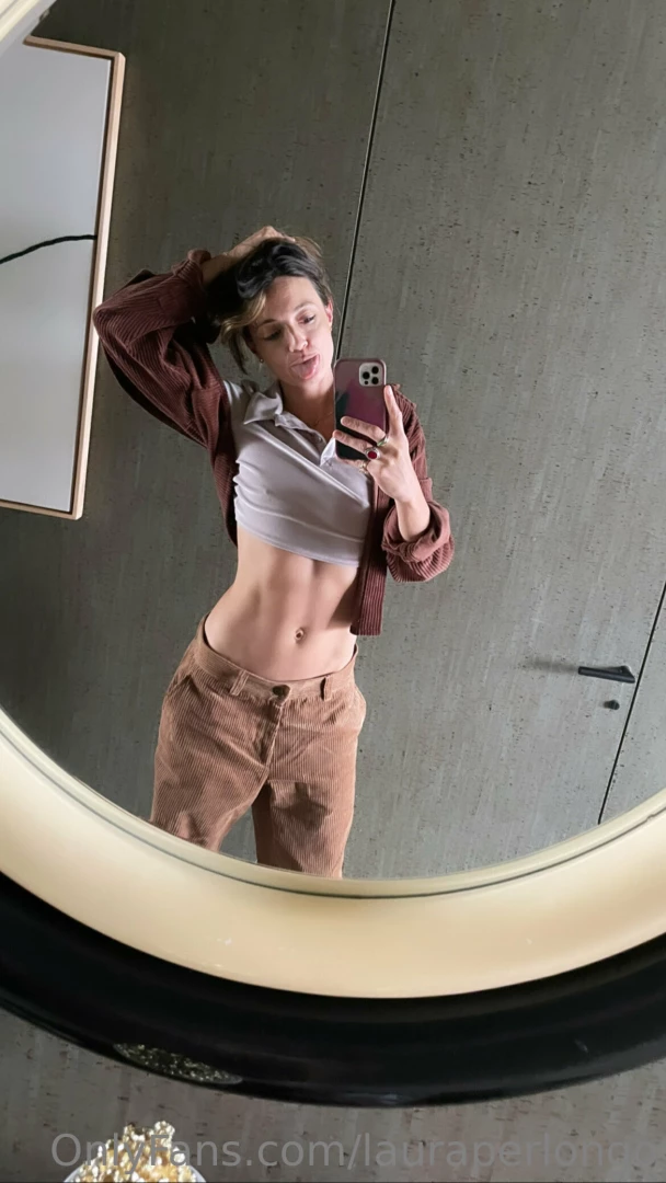 New pants a lil too horny for the gram hiiii babiessss wyd 