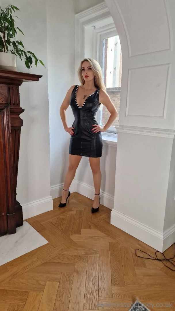 I ll be live tonight on my vip page themistresscourtney with 3 