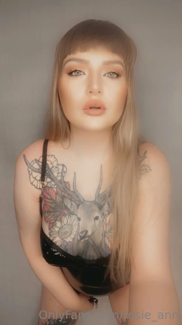 I really need someone to help me play with my pussy 