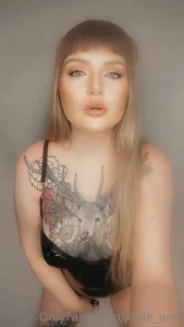 I really need someone to help me play with my pussy