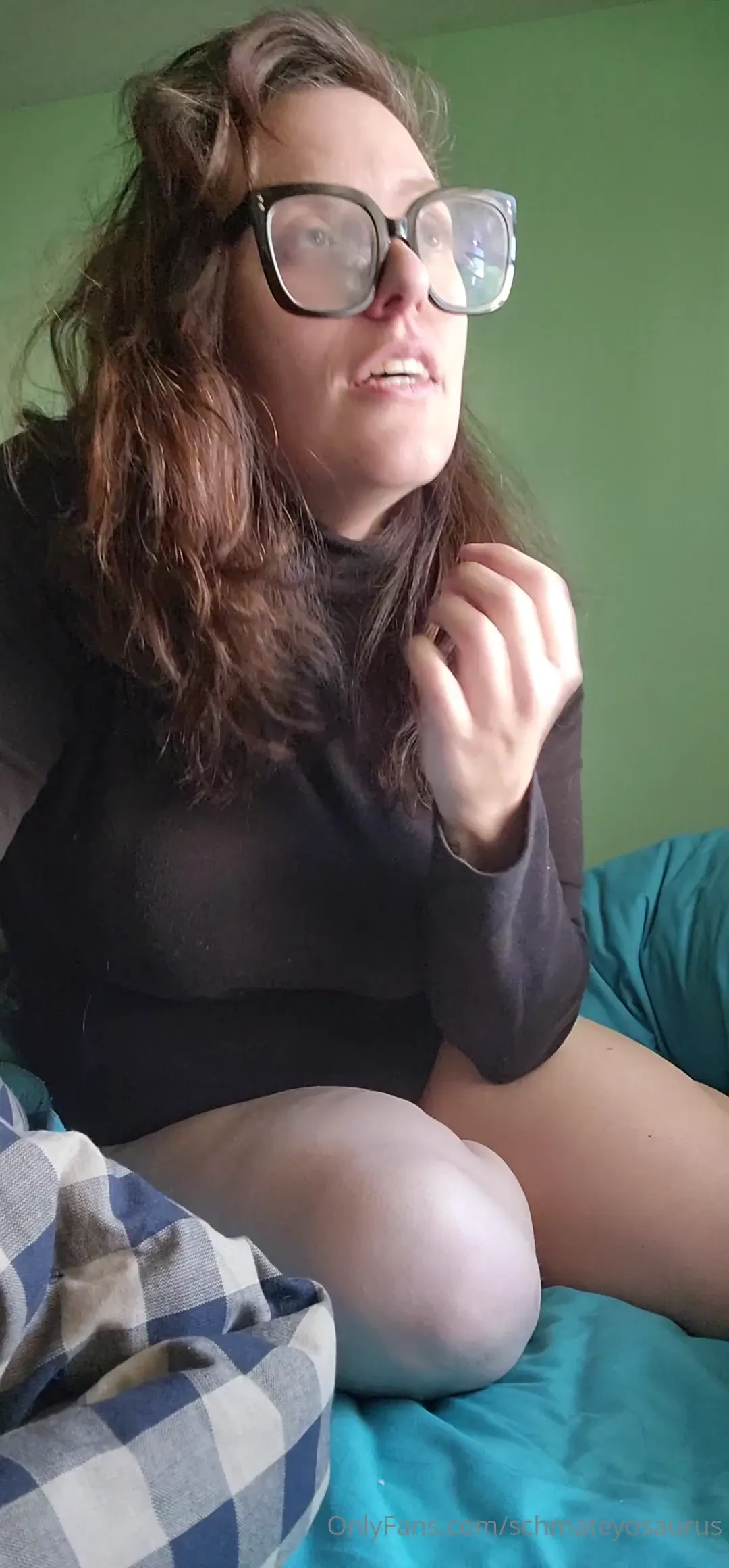 Happy new year my beautiful weirdos just a quick proof of life and 