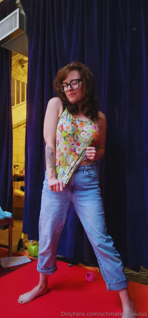 Happy friday thirstosaurs get ready for a shitty striptease today 