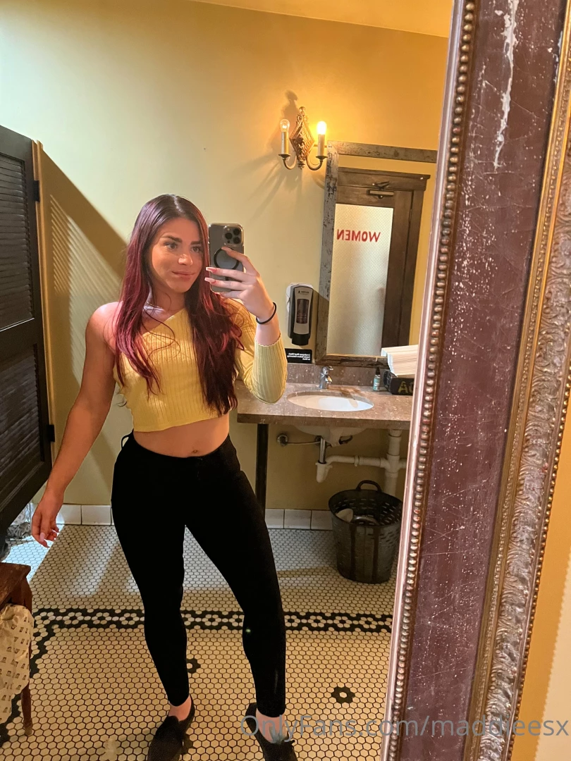 Bar bathroom flashes are top tier part 1 