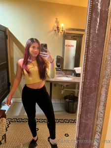 Bar bathroom flashes are top tier part 1