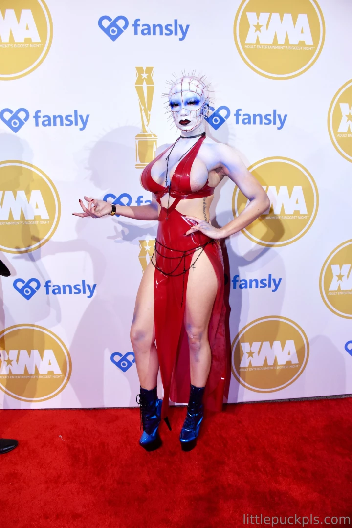 Vote 4 milfy as best cosplayer of the year https snipfeed co 