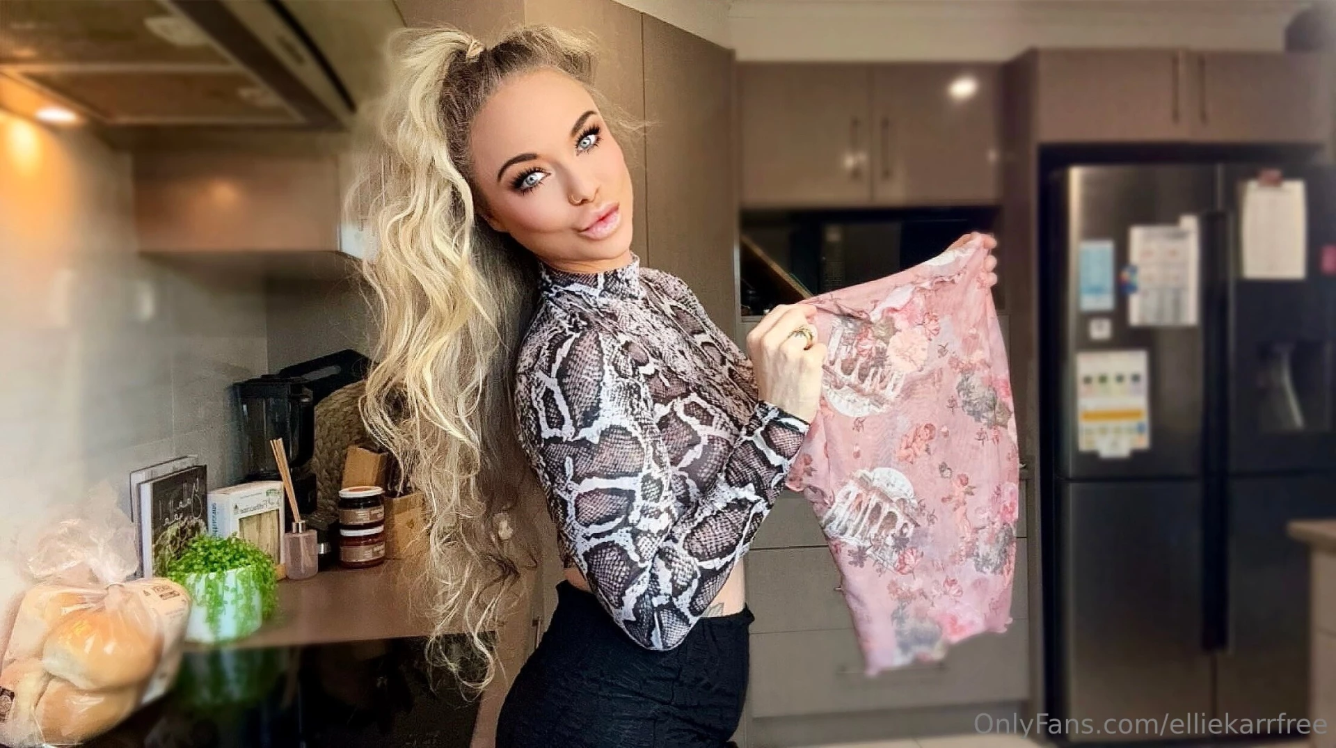 Elliekarr try on spicy version head over to vip xx 