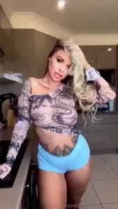 Hiii what you thinking about elliekarr come chat on vip