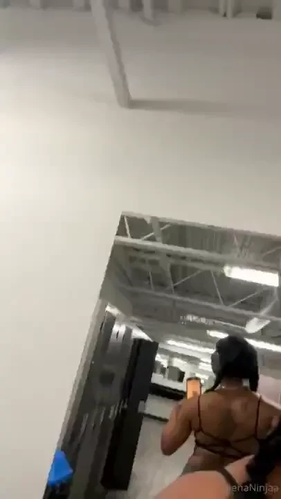 Flexing my muscles for you baby 