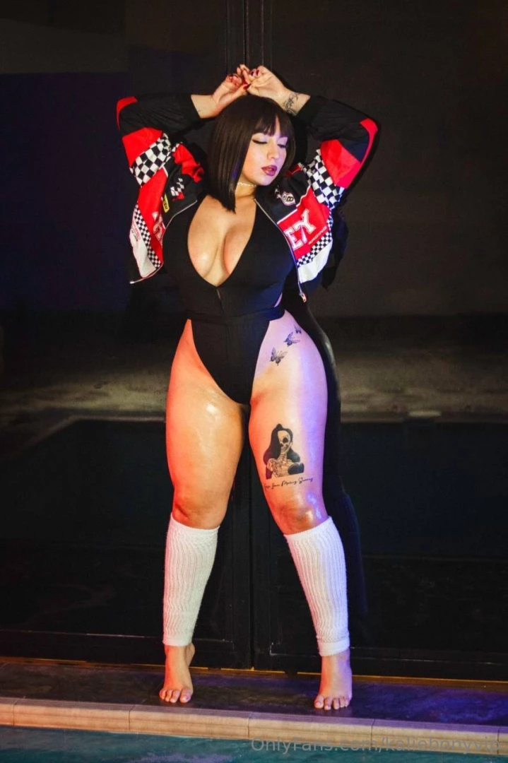 Free lolaquinnxx ready for this naughty girl to sit on your face with 