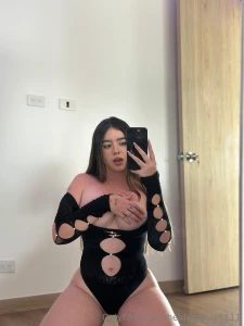 De negro para una noche completamente caliente vienes part 1