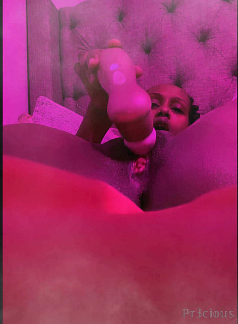 Baby im wettttt affff whooo wants to see this 3 min vid say i 