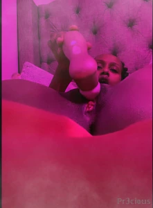 Baby im wettttt affff whooo wants to see this 3 min vid say i