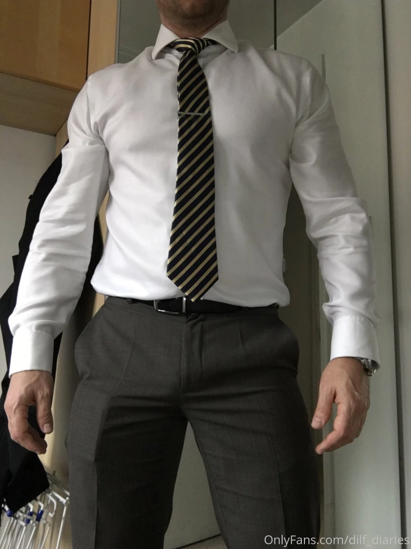 Classic seam-stretching suited wanker part 1 