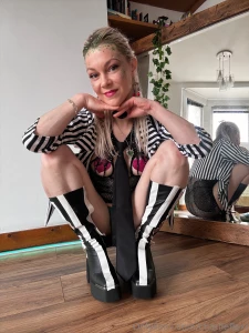 Beetlejuice cosplay that s miss beetle - juicy swipe to the end for part 4