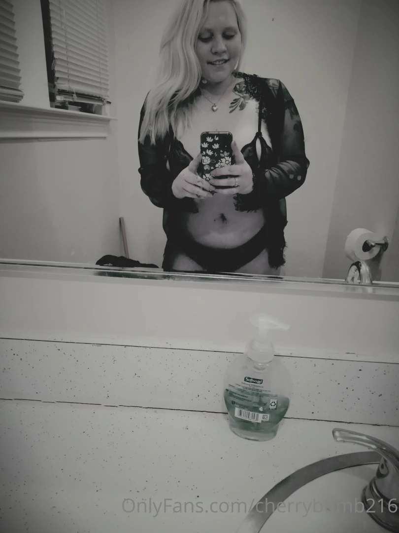 A few loungerie pics of me more to come later this week curvacious part 1 