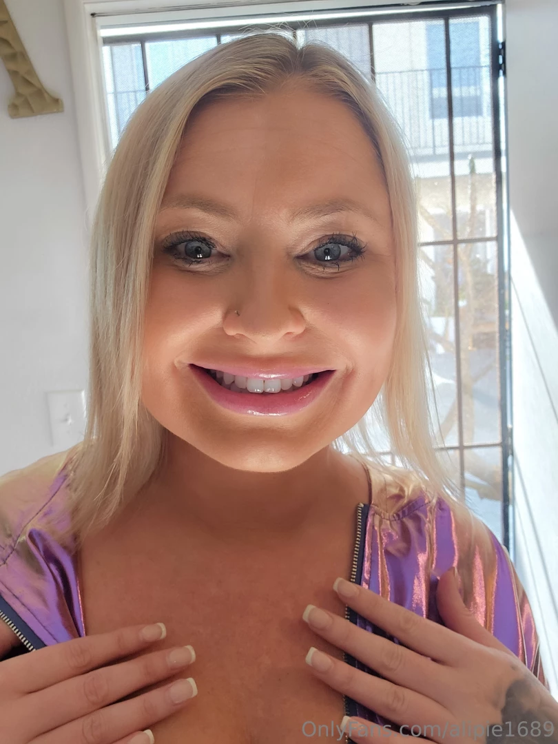 Head over to alipie1689subscribed to see all of my nudes it s on sale 