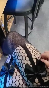 Put your fingers through my fishnets