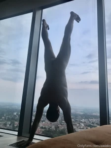 Mateo is saying hello to the neighbors xd