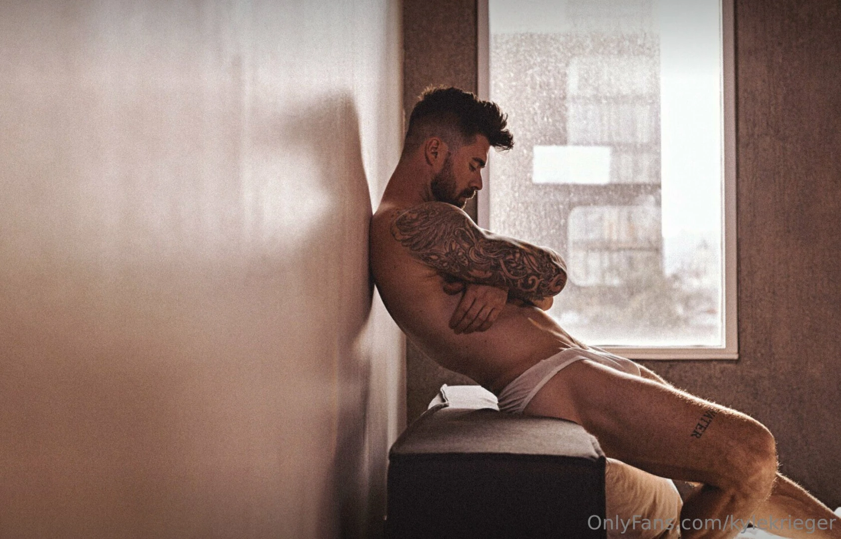 How does all this bottoming make me feel like destroying a hole now 