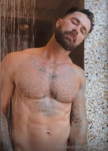 Slow day on my end too much work though hit up my messages would love