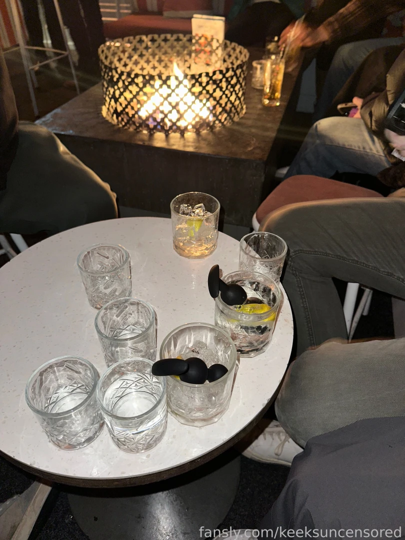 Some feral toilet pics b4 we venture off to have another threesome part 1 