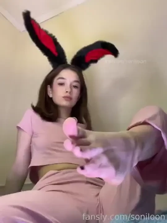 Thanks for 3000 subscriptions feetgirl feet sexy ass nude petite 