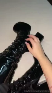 Who s gonna lick them clean