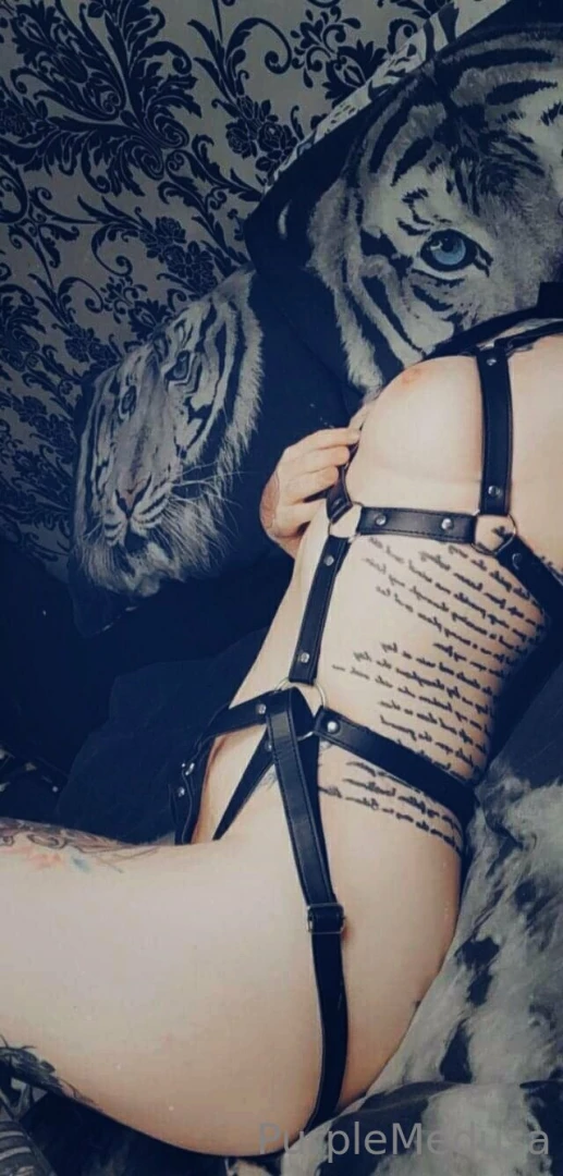 New video drop coming on new year s day who s excited 