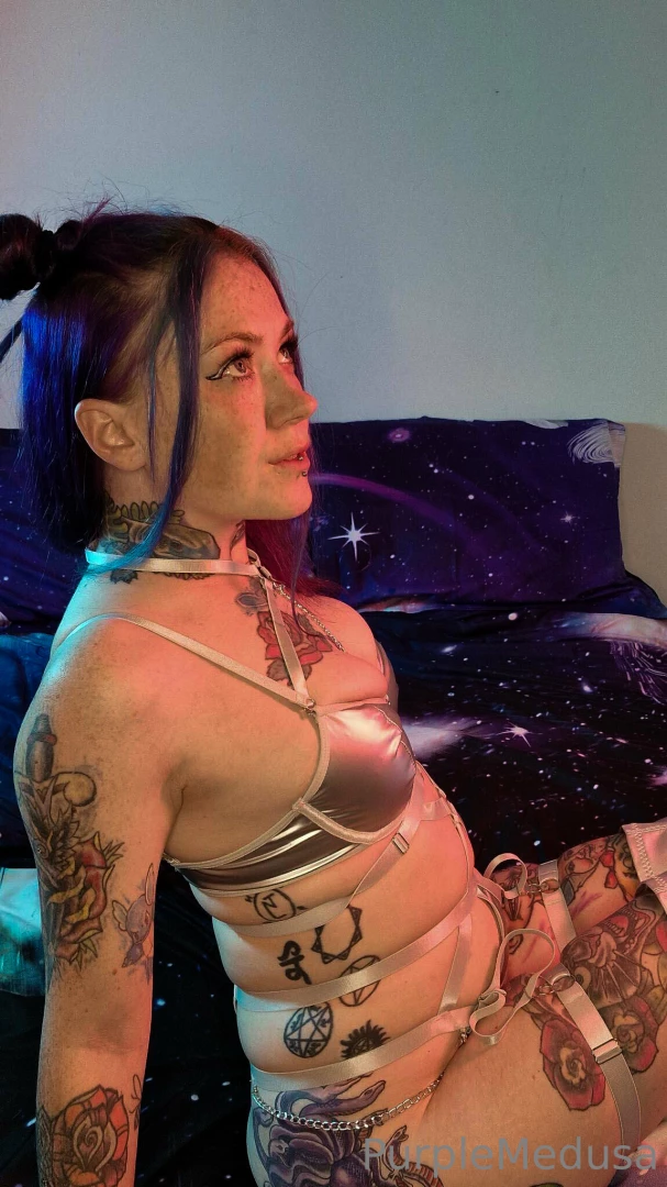 Grab me by the neck look in my eyes and tell me i m a good lil slut 