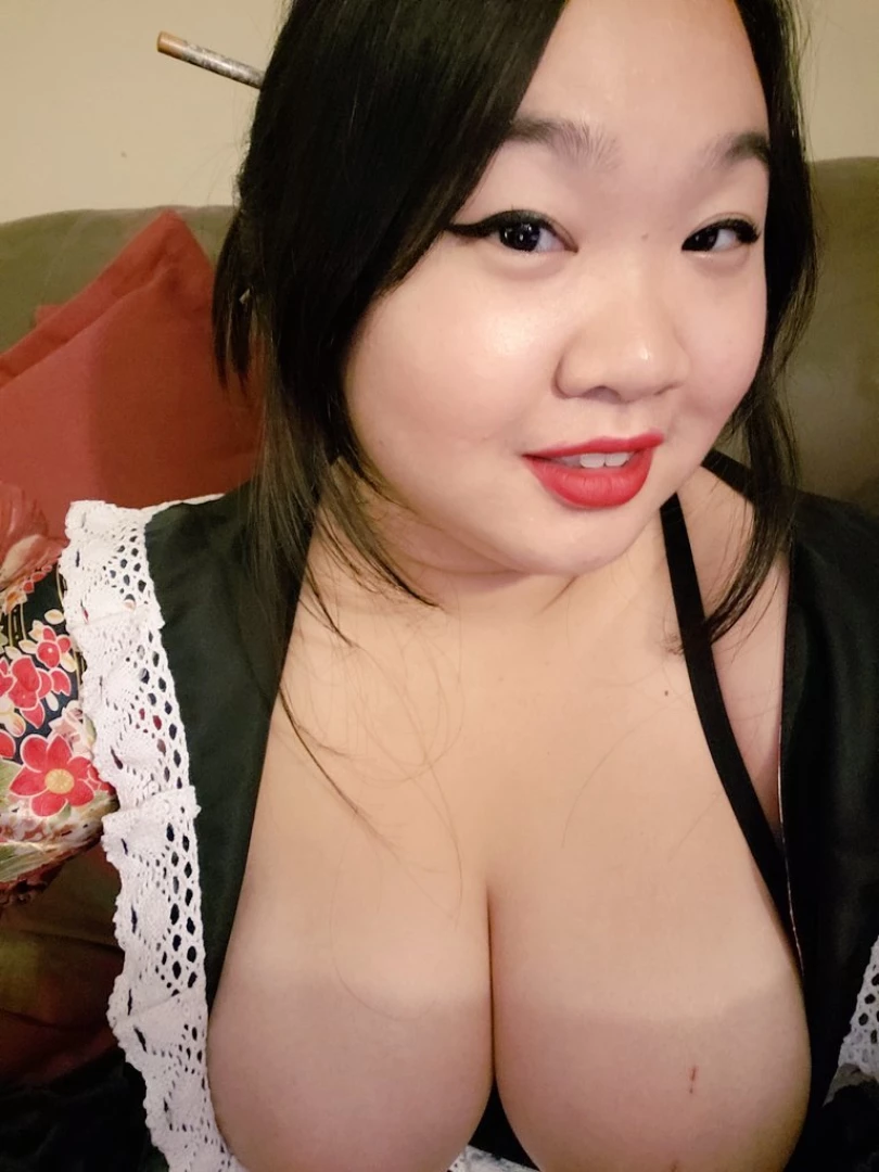 Geisha sophie here at your service 