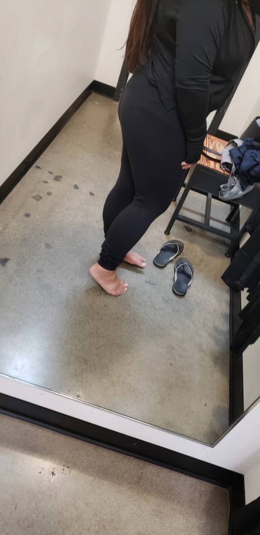 Booty pic hehe fittingroomfun yogapants leggings ass cakecakecake 