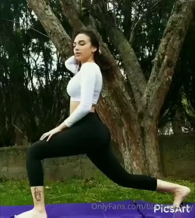 A little freebie for your friday night do you like these yoga pants i part 15 