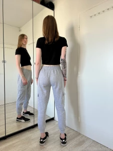 I look good in grey sweatpants from the front to the back mon survet part 3