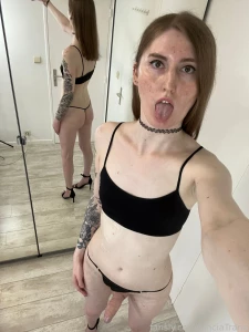 All black in my sexy high heels toute en noire dans mes talons hauts