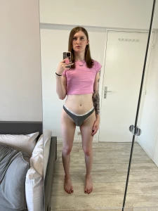 Lovely bulge and girl cock for you joli bosse et bite de femme pour