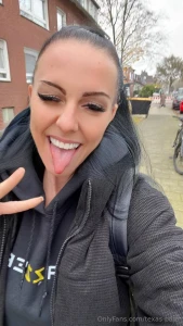 Lick your screen i dare you