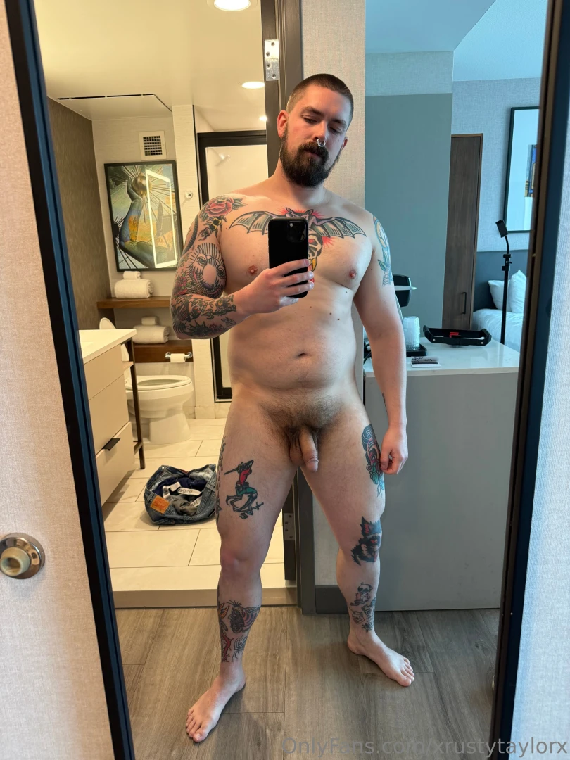 Hotels always make me so horned up 