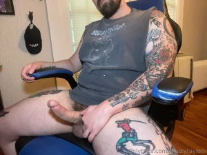 Another day at the office i m jerking off part 2