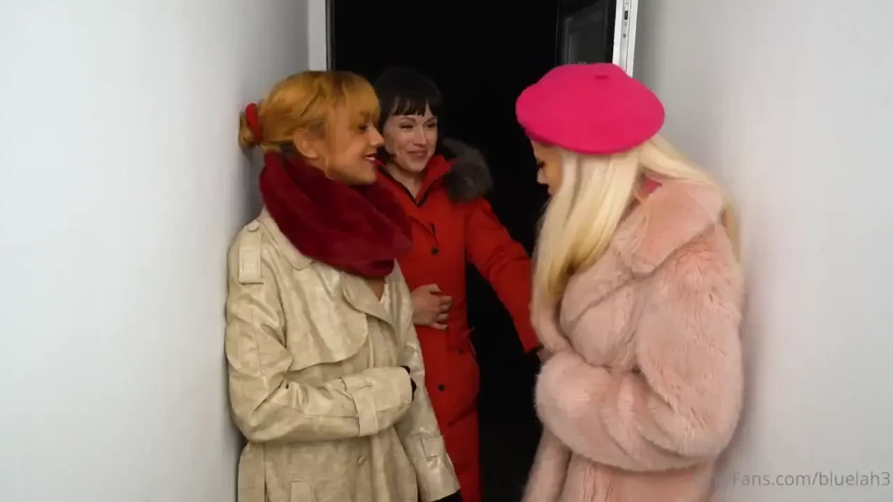 Cum hungry carolers lucylove and angelraedoll join me in spreading a 