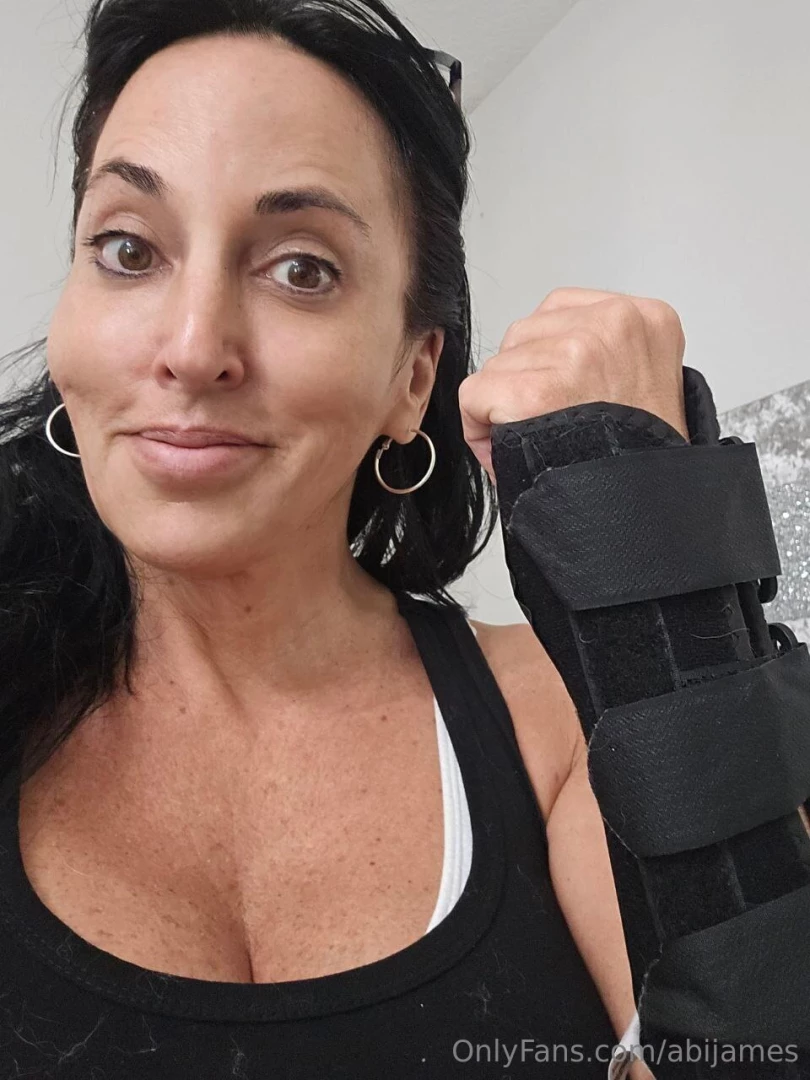 I m clumsy broke my wrist my biggest concern is masterbating can you 