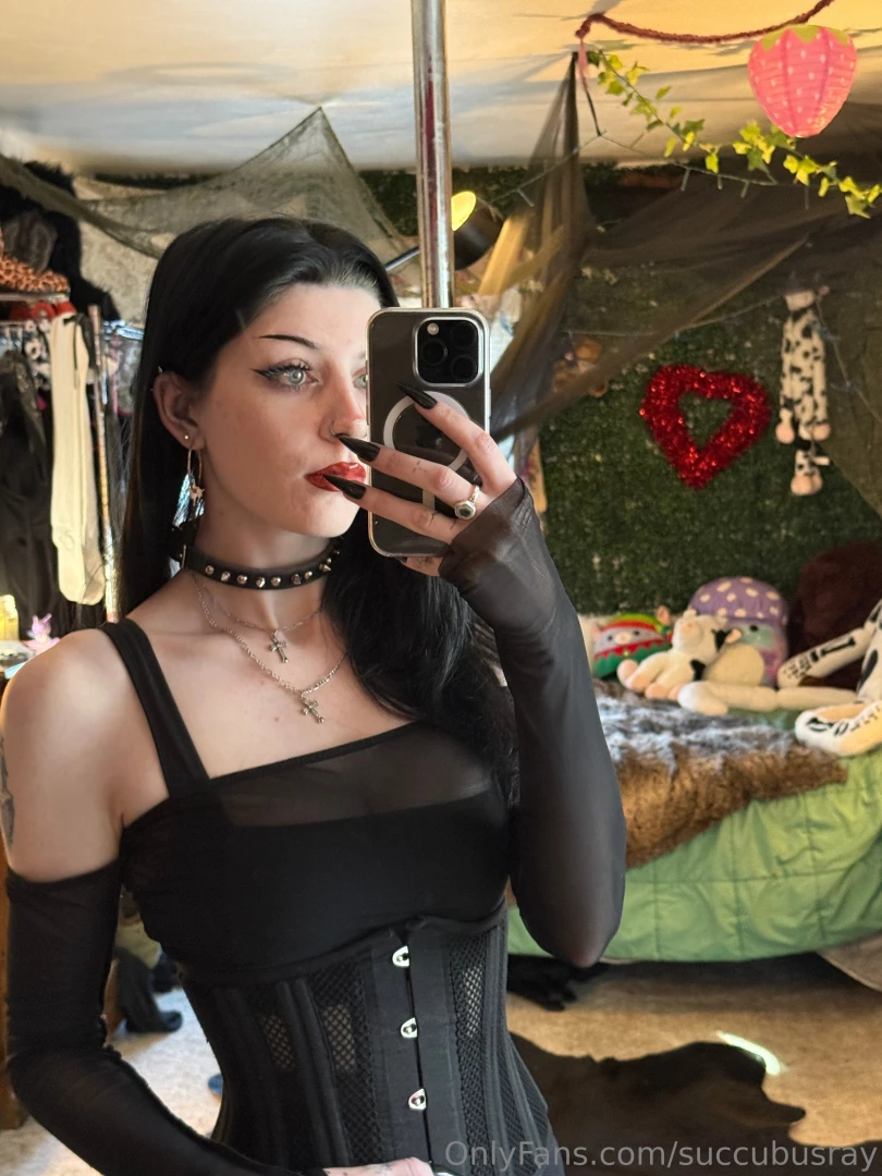 This whole look is so cunty and you can t tell me otherwise 