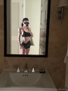 Ngl half the workout is just taking mirror pics in this fit part 1