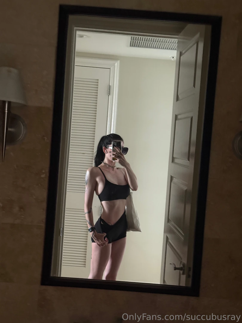 Ngl half the workout is just taking mirror pics in this fit part 2 