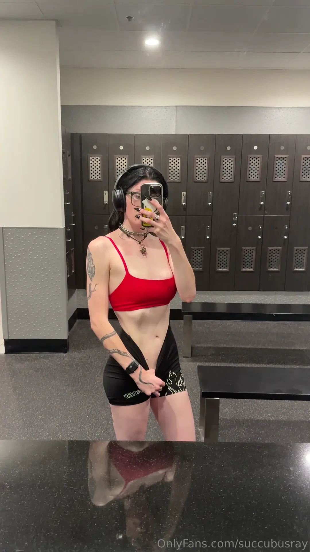 Can t tell if it s the workout or the mirror flexing me back 