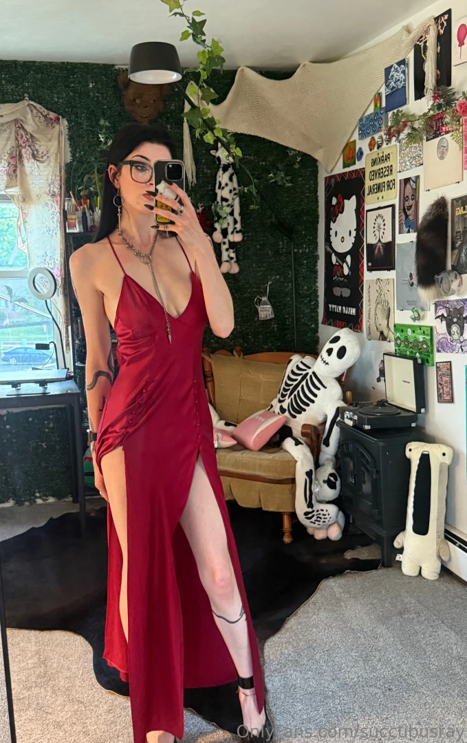 Can i get a little commotion for the dress 