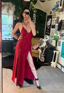 Can i get a little commotion for the dress part 1