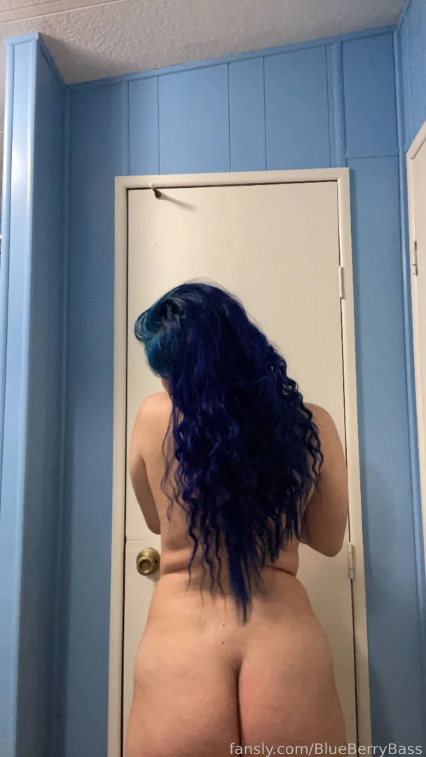 Little bit of photos before i hopped in the bath enjoy ass bluehair 